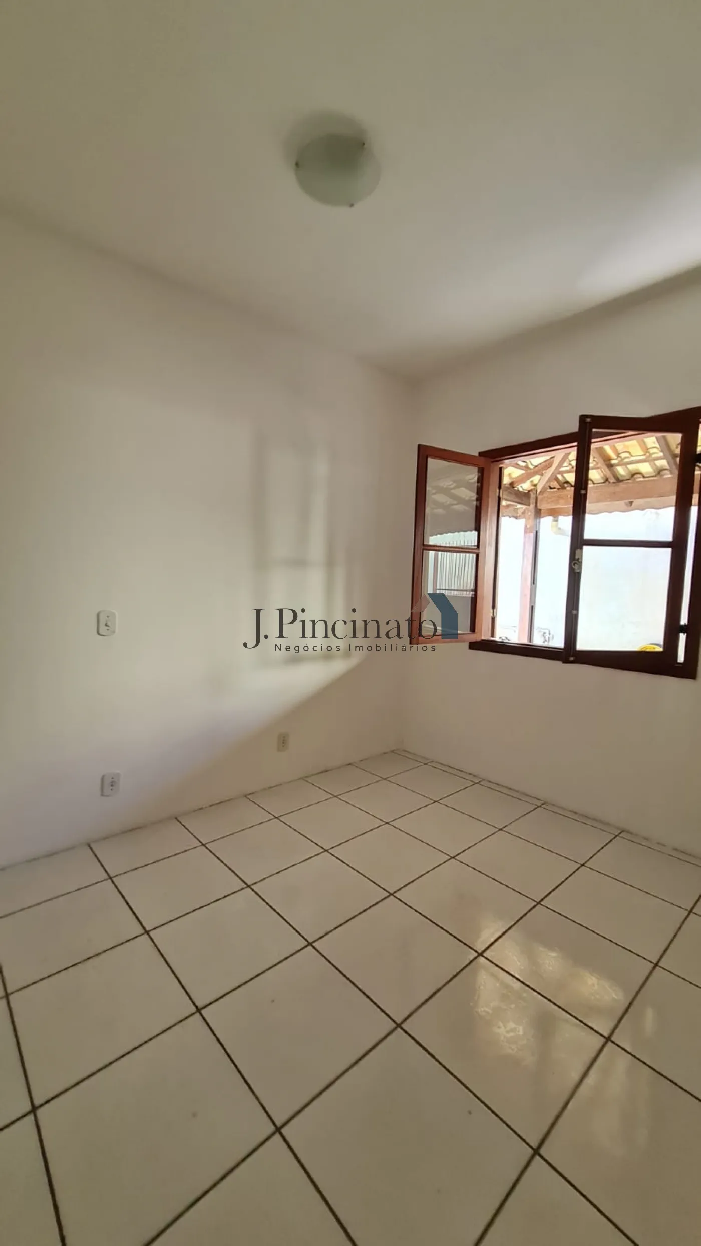 jundiai-comercial-casa-ivoturucaia-12-05-2025_15-14-38-17.webp