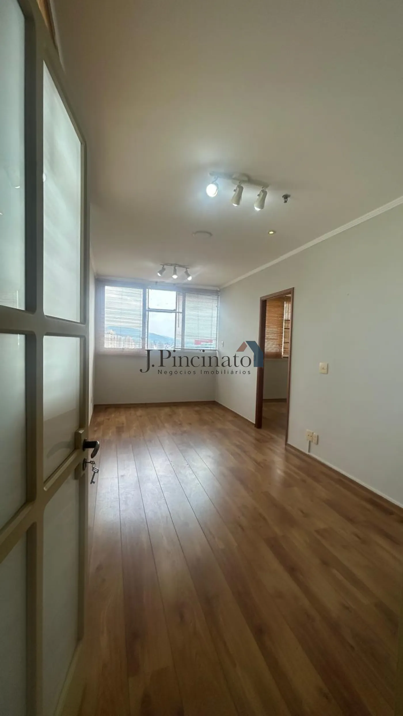 jundiai-comercial-sala-em-condominio-centro-06-04-2026_15-39-15-69d3fdd3b2214.webp