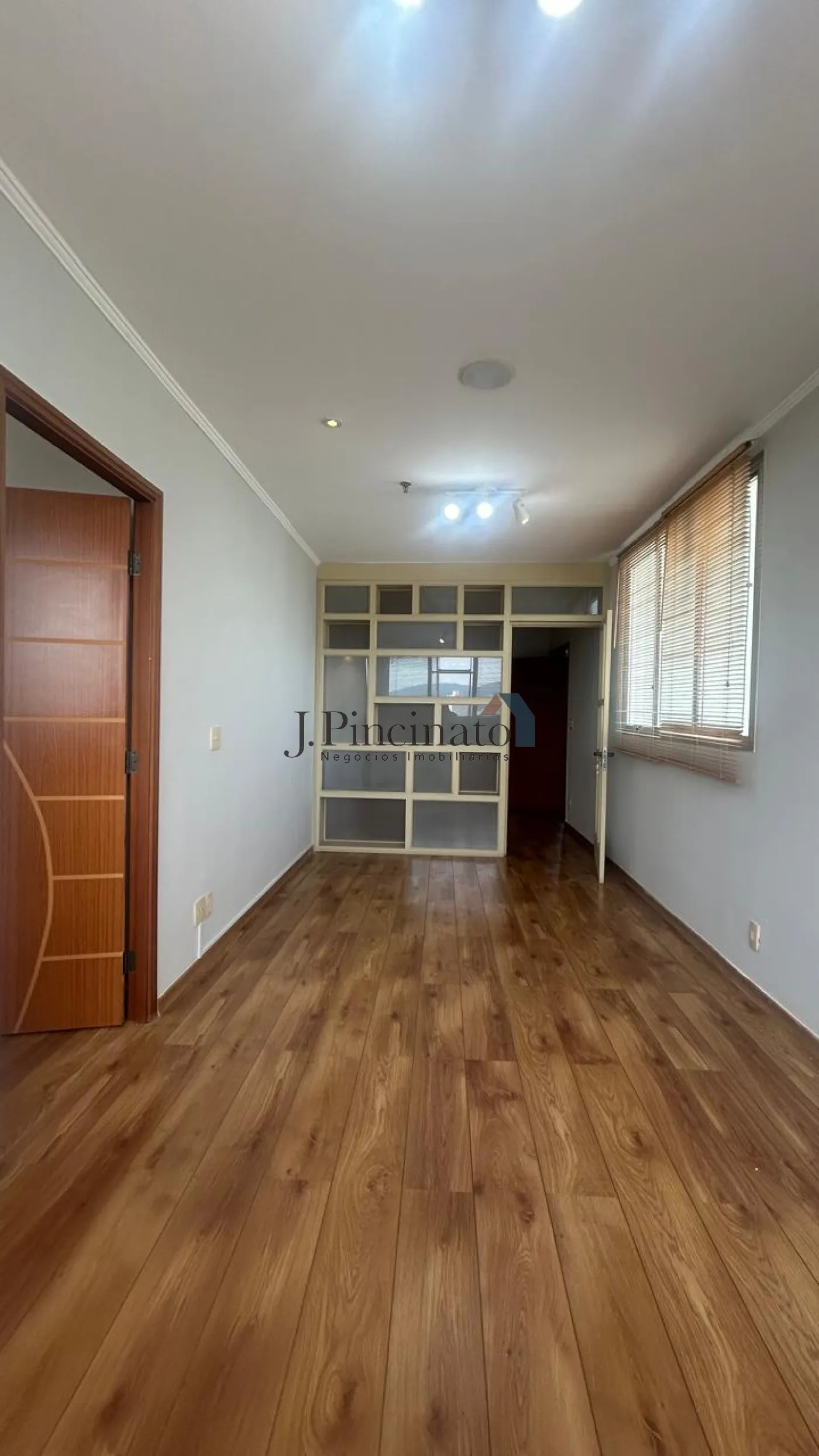 jundiai-comercial-sala-em-condominio-centro-06-04-2026_15-39-18-69d3fdd64cd67.webp