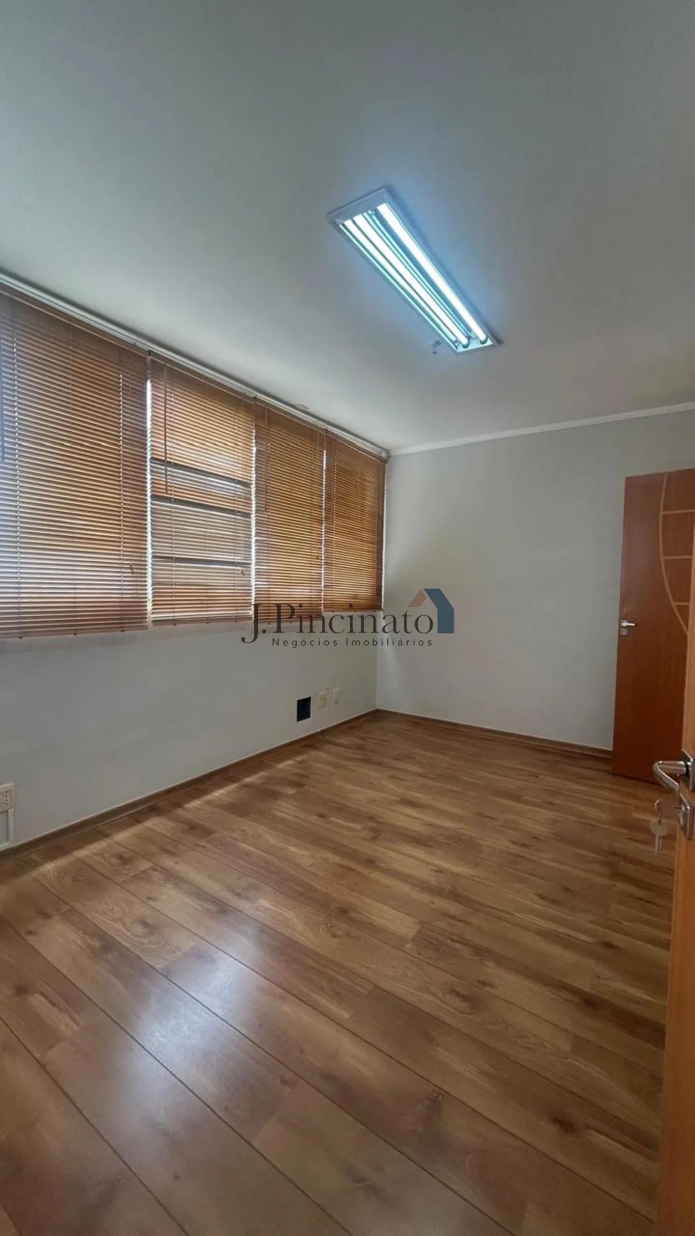 jundiai-comercial-sala-em-condominio-centro-06-04-2026_15-39-19-69d3fdd748653.webp