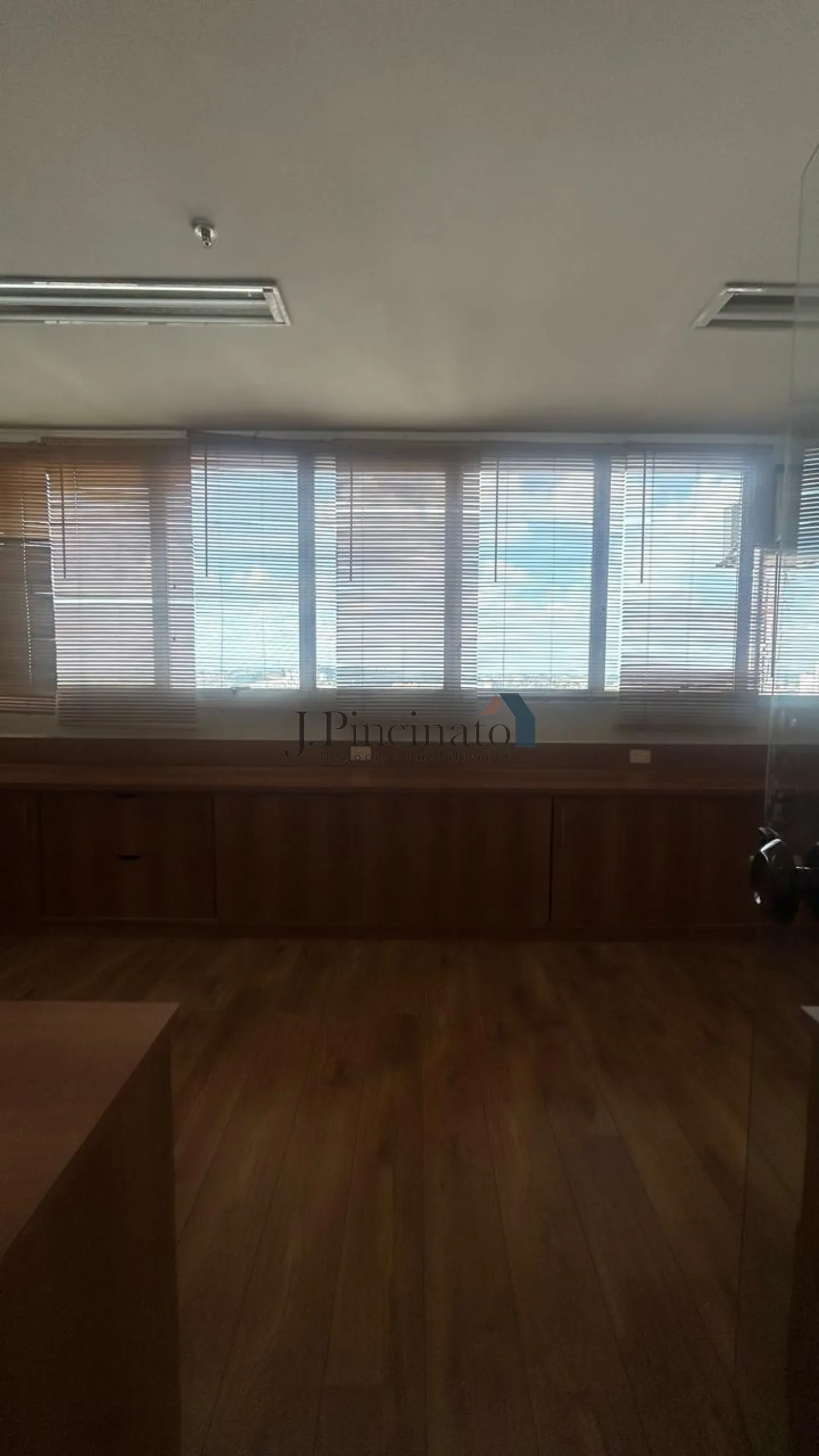 jundiai-comercial-sala-em-condominio-centro-06-04-2026_15-39-30-69d3fde27817b.webp